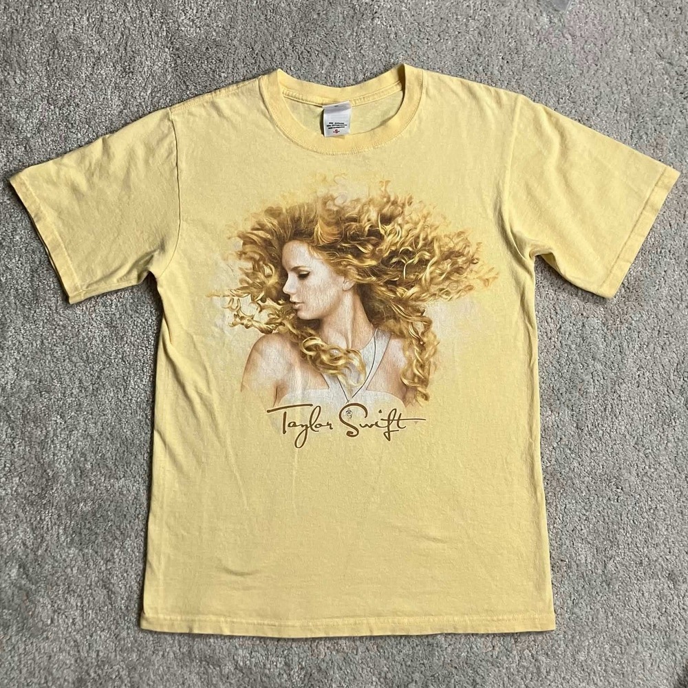 Taylor Swift Yellow Fearless Tour T-shirt 2009 Y2K Anvil Tag Rare Size Small